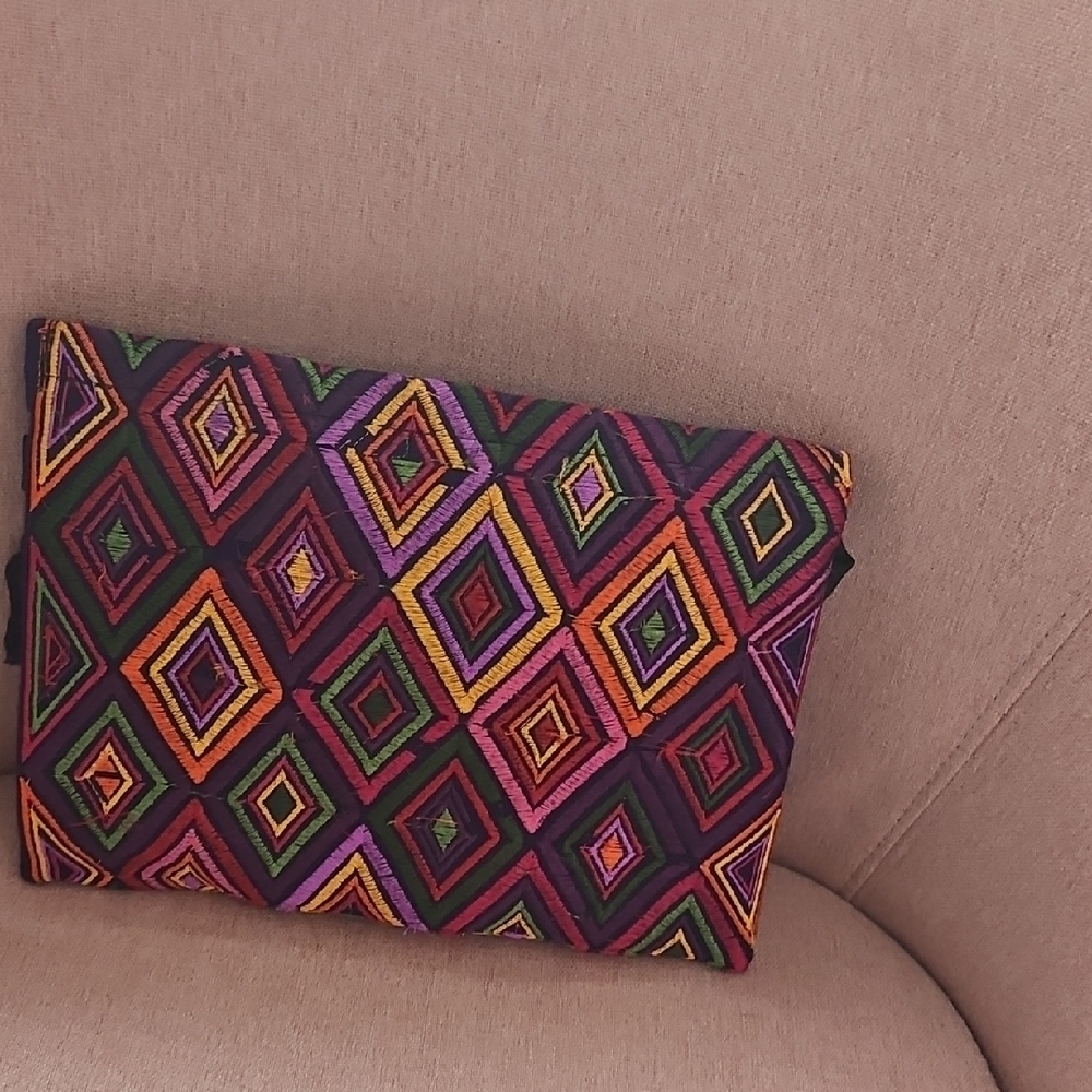 Multicolor Geometric Pattern Clutch - Picture 3 of 6